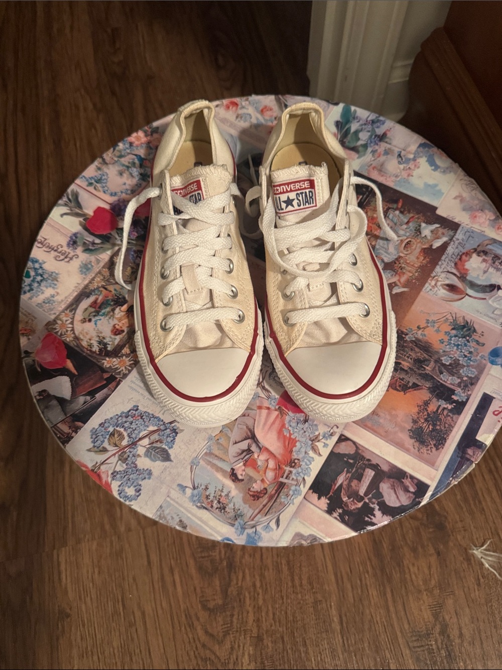 Converse Kids Low Top Sneakers in Cream with Red Trim